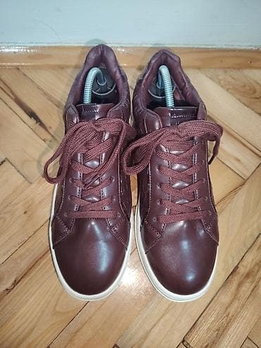 Elegantne patike – bordo boje sa belim đonom UG 26cm - Materijal na lalafo.rs — 1 Elegantne patike – bordo boje sa belim đonom UG 26cm - Materijal — 1