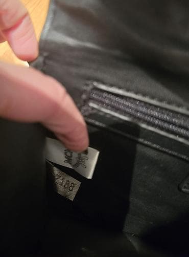 MCM torba preko ramena, ima dugačak kaiš. Na zlatnom vencu, u na lalafo.rs — 3 MCM torba preko ramena, ima dugačak kaiš. Na zlatnom vencu, u — 3