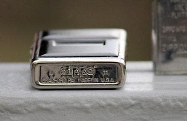 Upaljač ZIPPO 11 Bradeford U.S.A. ORIGINAL. U ispravnom stanju. 1 na lalafo.rs — 6 Upaljač ZIPPO 11 Bradeford U.S.A. ORIGINAL. U ispravnom stanju. 1 — 6