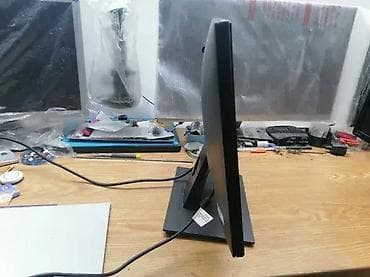 Monitor Dell 22" Pivot . Kao nov, Lepo ocuvan bez ogrebotina na lalafo.rs — 2 Monitor Dell 22" Pivot . Kao nov, Lepo ocuvan bez ogrebotina — 2