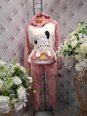 Ženski plišani pidžama/kućni komplet sa kapuljačom – “The Dog” - na lalafo.rs — 4 Ženski plišani pidžama/kućni komplet sa kapuljačom – “The Dog” - — 4