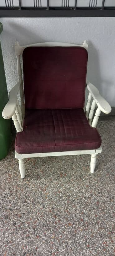 Drvena fotelja sa jastucima - Materijal: masivno drvo, belo farbano - at lalafo.rs — 2 Drvena fotelja sa jastucima - Materijal: masivno drvo, belo farbano - — 2