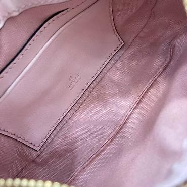 Mini torbica za rame od kože u puder roze boji, sa reljefnim na lalafo.rs — 3 Mini torbica za rame od kože u puder roze boji, sa reljefnim — 3