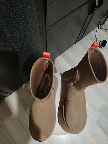 Ugg obuća 39, bоја - Braon na lalafo.rs — 10 Ugg obuća 39, bоја - Braon — 10