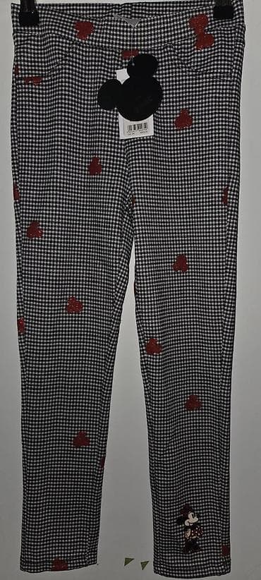 Prodajem pantalone za devojcice velicina 128. u crnoj boji sa crvenim na lalafo.rs Prodajem pantalone za devojcice velicina 128. u crnoj boji sa crvenim
