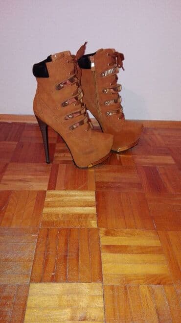 Gležnjače, 38 na lalafo.rs Gležnjače, 38