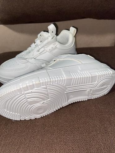 Bele uniseks patike – klasičan model Patike iz Sinsay-a Razlog na lalafo.rs — 2 Bele uniseks patike – klasičan model Patike iz Sinsay-a Razlog — 2