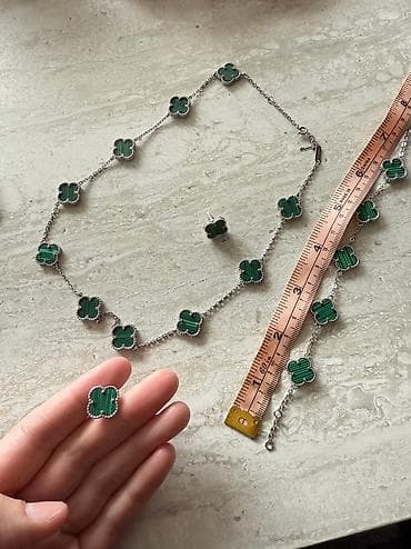 Garnitura “van cleef and arpels”. Narukvica, mindjuse i ogrlica. • at lalafo.rs — 1 Garnitura “van cleef and arpels”. Narukvica, mindjuse i ogrlica. • — 1