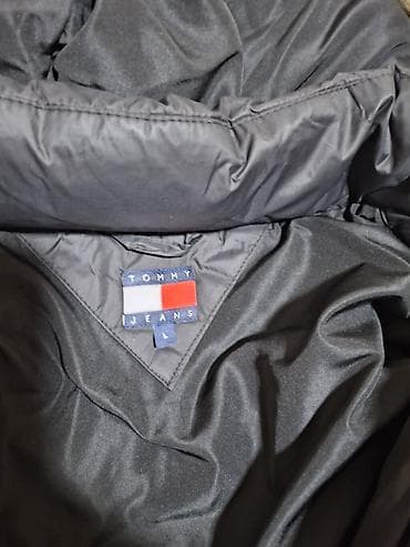 Ženska duga zimska jakna Tommy Jeans (veličina L) - Model na lalafo.rs — 2 Ženska duga zimska jakna Tommy Jeans (veličina L) - Model — 2