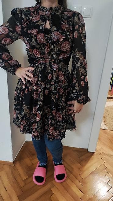 Predivna haljina M velicina 600 dinara ledja gola, ali moze i ovako at lalafo.rs — 1 Predivna haljina M velicina 600 dinara ledja gola, ali moze i ovako — 1