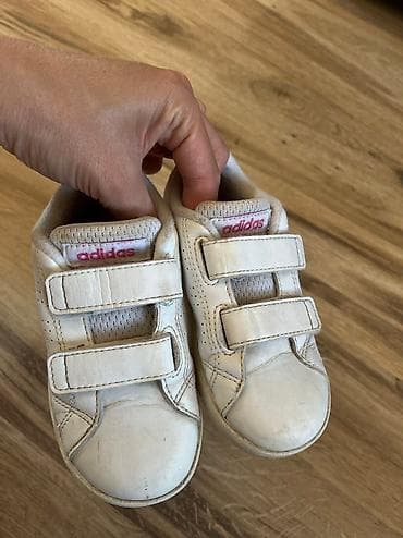 Patike Adidas za devojcice. U odličnom stanju. Veličina 25 na lalafo.rs — 2 Patike Adidas za devojcice. U odličnom stanju. Veličina 25 — 2