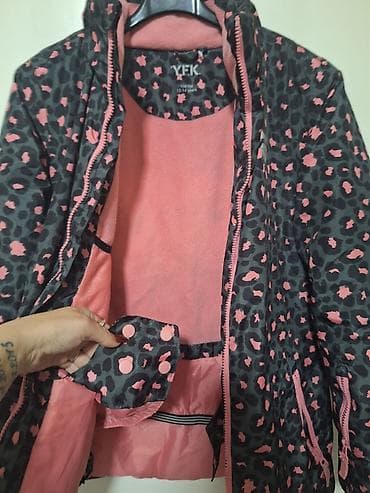 Dve jakne kao nove za devojcicu vel 14-16 obe za 2800 din na lalafo.rs — 2 Dve jakne kao nove za devojcicu vel 14-16 obe za 2800 din — 2
