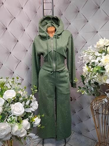 Ženski komplet trenerke sa kapuljačom i širokim nogavicama - na lalafo.rs Ženski komplet trenerke sa kapuljačom i širokim nogavicama -