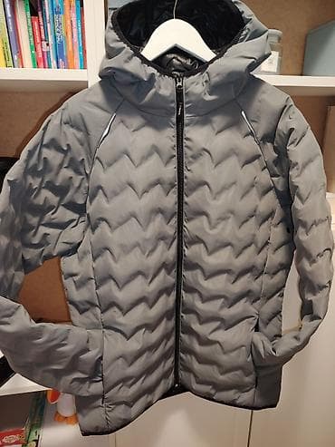 Siva zimska jakna sa kapuljačom - Boja: siva, spolja sa diskretnim na lalafo.rs — 1 Siva zimska jakna sa kapuljačom - Boja: siva, spolja sa diskretnim — 1