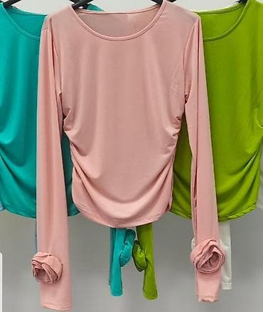 Bluza sa elastinom i ruzama na rukavima. Kajsija,puder roza,mlecno na lalafo.rs Bluza sa elastinom i ruzama na rukavima. Kajsija,puder roza,mlecno