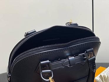 Louis Vuitton Alma BB, crna mini torba od Epi kože. - Materijal na lalafo.rs — 2 Louis Vuitton Alma BB, crna mini torba od Epi kože. - Materijal — 2