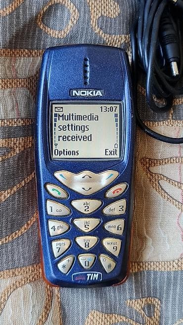 kom sa etiketom: Nokia mobilni telefon (klasični/feature phone) sa punjačem - Model at lalafo.rs — 2 kom sa etiketom: Nokia mobilni telefon (klasični/feature phone) sa punjačem - Model — 2