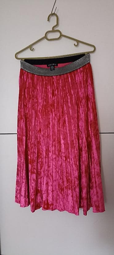 Atraktivna AMISU plisirana suknja od roze pliša vel.34, kao nova - na lalafo.rs Atraktivna AMISU plisirana suknja od roze pliša vel.34, kao nova -
