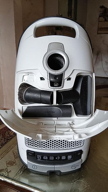 Miele S8340 EcoLine usisivač s kesom - Snaga EcoLine motora, više na lalafo.rs — 2 Miele S8340 EcoLine usisivač s kesom - Snaga EcoLine motora, više — 2