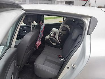 privezak srebro: Renault Mégane III, 5-vrata hečbek, srebrna boja. - Motor: dizel na lalafo.rs — 9 privezak srebro: Renault Mégane III, 5-vrata hečbek, srebrna boja. - Motor: dizel — 9
