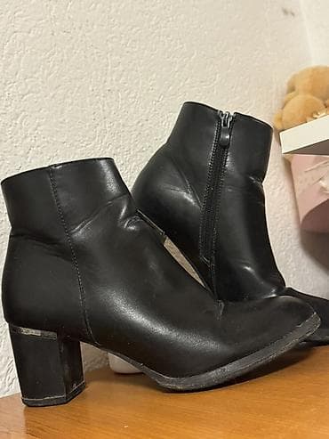 eko koza sa: Crne ženske gležnjače sa blok petom - Materijal: glatka veštačka koža at lalafo.rs — 1 eko koza sa: Crne ženske gležnjače sa blok petom - Materijal: glatka veštačka koža — 1