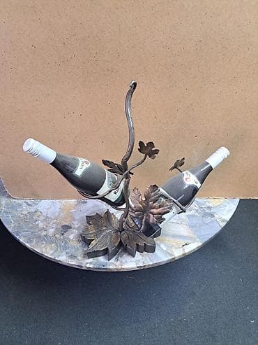 Ručno kovani držači za vinske boce - Materijal: kovan gvožđe/čelik sa na lalafo.rs Ručno kovani držači za vinske boce - Materijal: kovan gvožđe/čelik sa