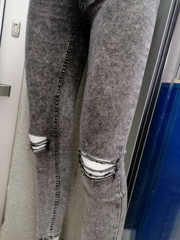 Predivne sive farmerice Na kolenima pocepan model Vel 26 sa puno na lalafo.rs — 6 Predivne sive farmerice Na kolenima pocepan model Vel 26 sa puno — 6