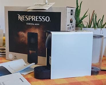 Nespresso Essenza Mini aparat za kafu na kapsule Dobijen na poklon i na lalafo.rs Nespresso Essenza Mini aparat za kafu na kapsule Dobijen na poklon i