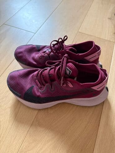 Women's Sneakers and athletic shoes: Nike, 38.5, bоја - Bordo na lalafo.rs Women's Sneakers and athletic shoes: Nike, 38.5, bоја - Bordo