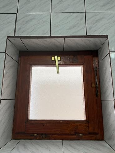 Prozor je od punog drveta. Dimenzije prozora, vanjske mere su 58 x 58 at lalafo.rs Prozor je od punog drveta. Dimenzije prozora, vanjske mere su 58 x 58