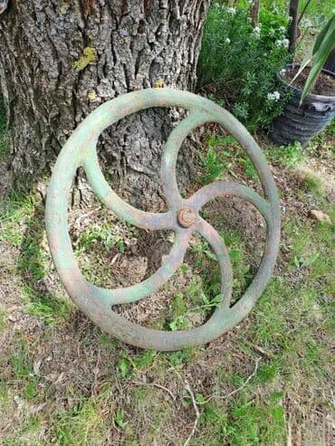 Garden Decor: Stari, veliki, gvozdeni tocak, precnika 64cm at lalafo.rs — 1 Garden Decor: Stari, veliki, gvozdeni tocak, precnika 64cm — 1