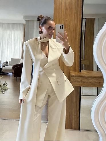 🔥Ženski elegantni komplet – sako i široke pantalone
✅3600 din na lalafo.rs — 6 🔥Ženski elegantni komplet – sako i široke pantalone
✅3600 din — 6