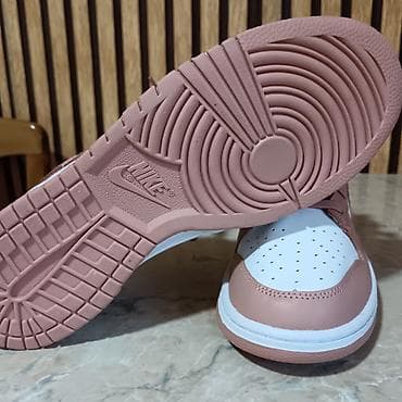 zenske broj: Nike Dunk Low – žensko izdanje u kombinaciji boja Rose/White - at lalafo.rs — 4 zenske broj: Nike Dunk Low – žensko izdanje u kombinaciji boja Rose/White - — 4