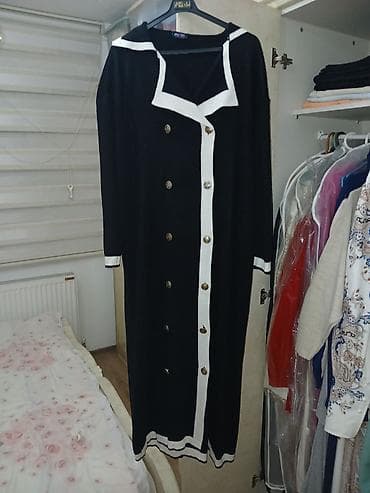 Duga crna pletena haljina/kardigan sa kontrastnim belim ivicama i na lalafo.rs Duga crna pletena haljina/kardigan sa kontrastnim belim ivicama i