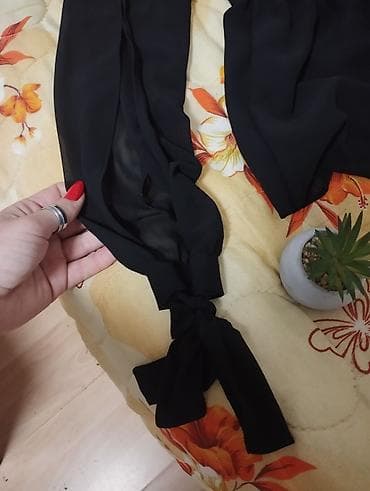 Personal Items: Prelepa crna košuljica M veličina. Ima izreze na rukavima. Elegantna at lalafo.rs — 4 Personal Items: Prelepa crna košuljica M veličina. Ima izreze na rukavima. Elegantna — 4
