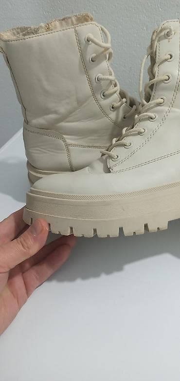 Ženska čizmice bež boje broj 39 exstra oćuvane na lalafo.rs — 2 Ženska čizmice bež boje broj 39 exstra oćuvane — 2