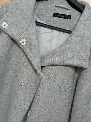 Zenski sivi kaput. Veličina 40. Materijal - poliester. Urađeno at lalafo.rs — 1 Zenski sivi kaput. Veličina 40. Materijal - poliester. Urađeno — 1