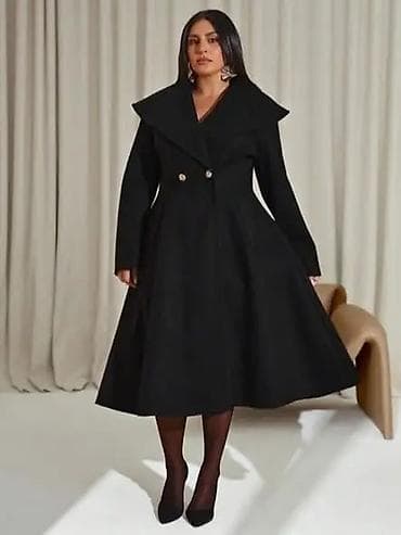 Elegantni crni kaput sa A-kroj siluetom i naglašenim strukom. Model do na lalafo.rs — 1 Elegantni crni kaput sa A-kroj siluetom i naglašenim strukom. Model do — 1