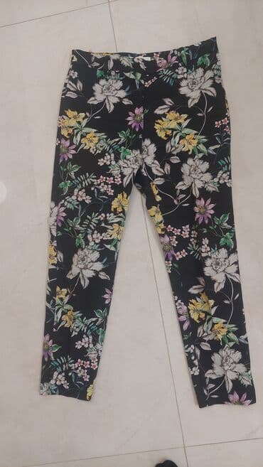 M, Normalan struk, Drugi kroj pantalona na lalafo.rs M, Normalan struk, Drugi kroj pantalona