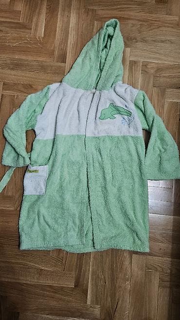 Dečiji bade-mantil sa kapuljačom – BEBI SAN Komerc - Veličina: 6 na lalafo.rs Dečiji bade-mantil sa kapuljačom – BEBI SAN Komerc - Veličina: 6