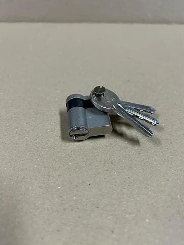 Cilindar brava sa ključevima – metalni - Tip: polucilindar (kratki na lalafo.rs Cilindar brava sa ključevima – metalni - Tip: polucilindar (kratki
