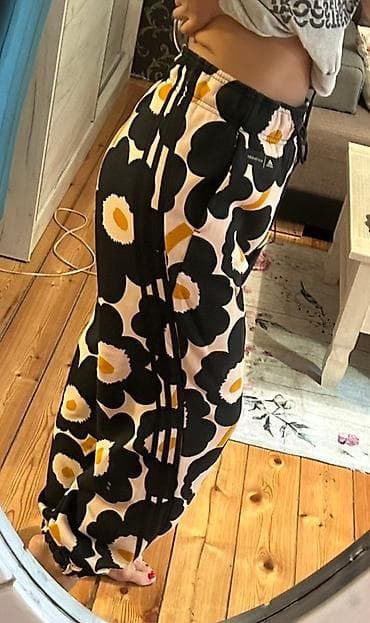 Nova Adidas Marimekko trenerka. Naznačena veličina je S, ali odgovara na lalafo.rs — 4 Nova Adidas Marimekko trenerka. Naznačena veličina je S, ali odgovara — 4