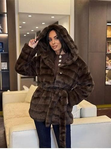 kom sa etiketom: Ženska bunda s kapuljačom – čokoladno braon - Model: kratka bunda do at lalafo.rs — 1 kom sa etiketom: Ženska bunda s kapuljačom – čokoladno braon - Model: kratka bunda do — 1