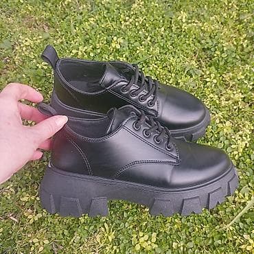 Crne ženske/uni chunky cipele sa platformom - Model: niske vezane na lalafo.rs — 1 Crne ženske/uni chunky cipele sa platformom - Model: niske vezane — 1