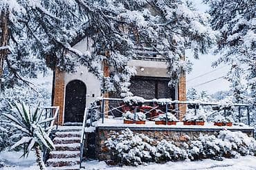 Vreme je da se ode iz grada — nazad u prirodu. Nudimo prelepu kuću u na lalafo.rs Vreme je da se ode iz grada — nazad u prirodu. Nudimo prelepu kuću u