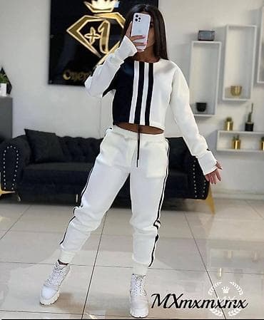 Dva‑delni ženski trenerki set – crop dukserica i donji deo sa prugama na lalafo.rs — 1 Dva‑delni ženski trenerki set – crop dukserica i donji deo sa prugama — 1