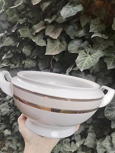 Porcelanska činija za serviranje sa poklopcem - Materijal: kvalitetni na lalafo.rs Porcelanska činija za serviranje sa poklopcem - Materijal: kvalitetni