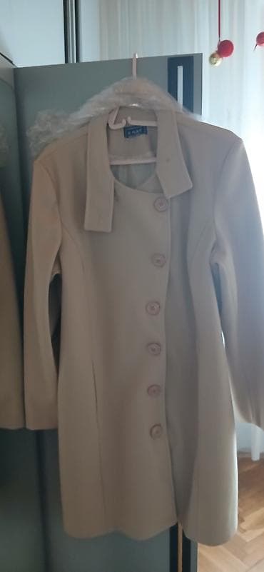 Ženski kaput – bež/neutralna boja, elegantnog kroja do iznad kolena na lalafo.rs — 3 Ženski kaput – bež/neutralna boja, elegantnog kroja do iznad kolena — 3