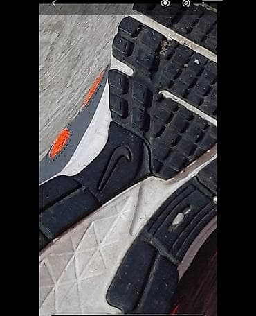 Patike uniseks Nike, broj 40. Muske i zenske ocuvane spolja,i od na lalafo.rs — 6 Patike uniseks Nike, broj 40. Muske i zenske ocuvane spolja,i od — 6