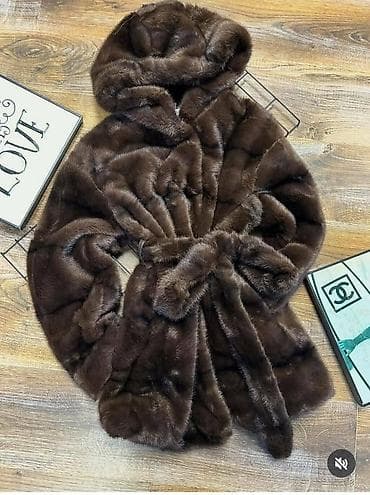 Ženska kratka bunda/kaput od krzna u tamno braon boji. - Model sa na lalafo.rs — 2 Ženska kratka bunda/kaput od krzna u tamno braon boji. - Model sa — 2